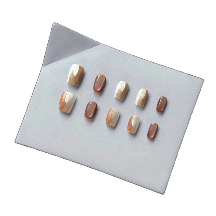 Künstlerisches Press-On-Nagelset mit glänzendem Finish