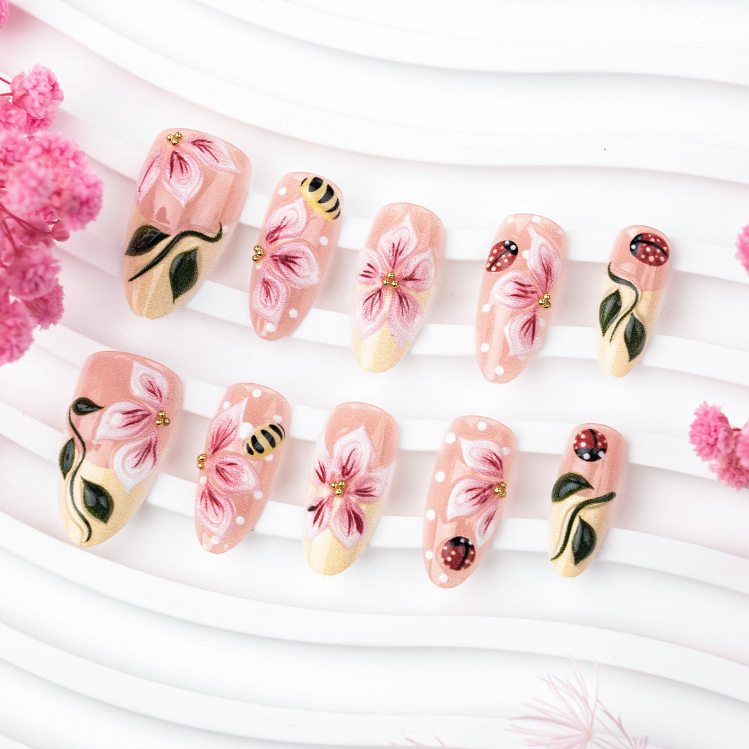 Florales Design Dekorative Press-On Nagelset Karnz