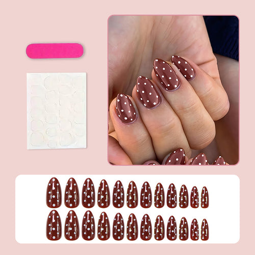 Kunstnagelset mit Polka-Dot Design und leichtem Aufkleber Karnz