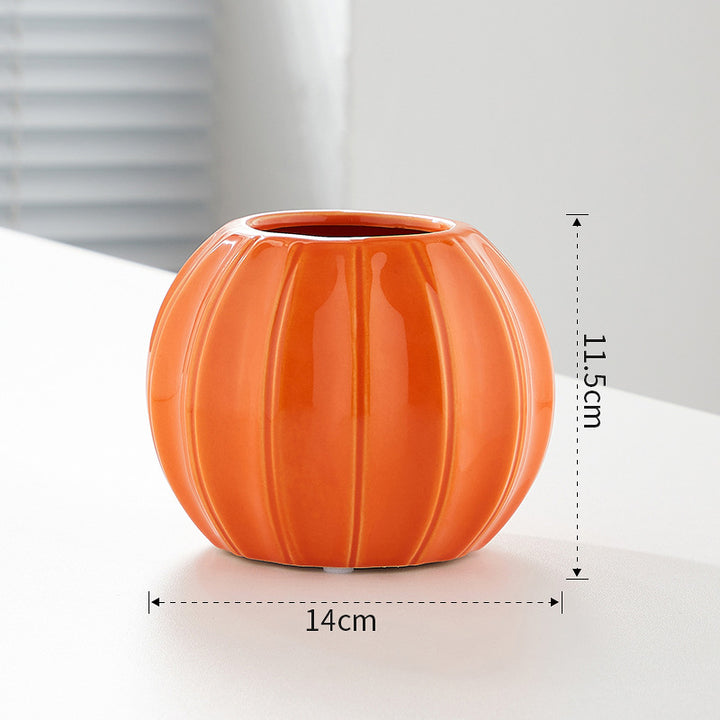 Dekorative Keramikvase mit modernem Rillenmotiv Karnz