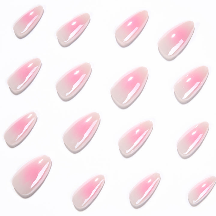 Kunstvolle Nagelverlängerungen im eleganten Ombre-Design Karnz