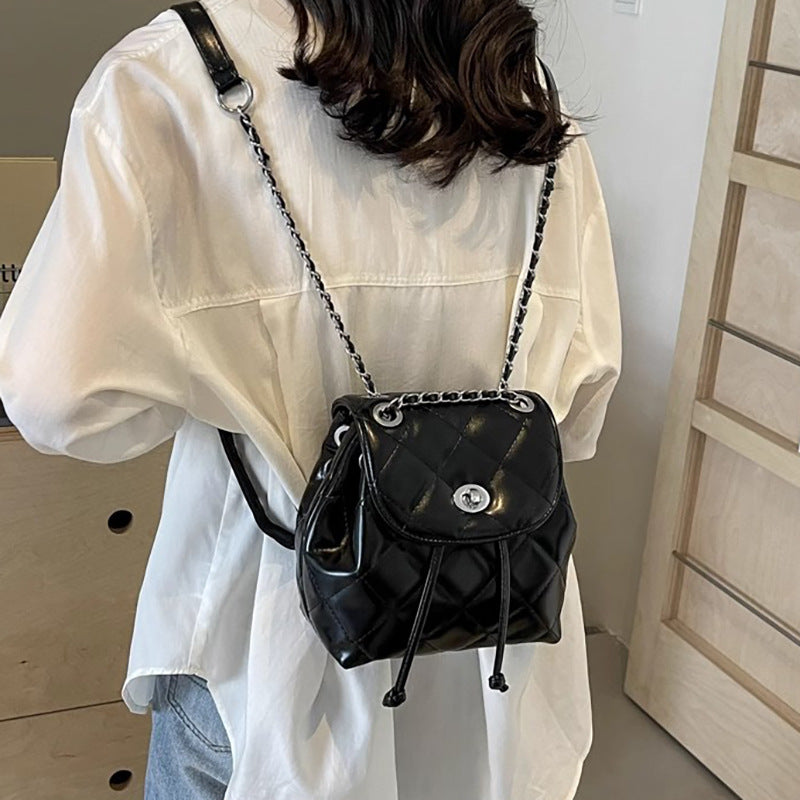 Stylische gestepfte Mini-Rucksack Karnz