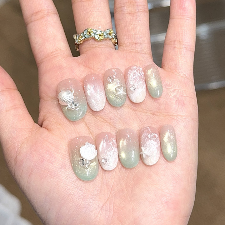 Künstliche Nagelspitzen mit Maritimem Design und Glitzereffekten Karnz