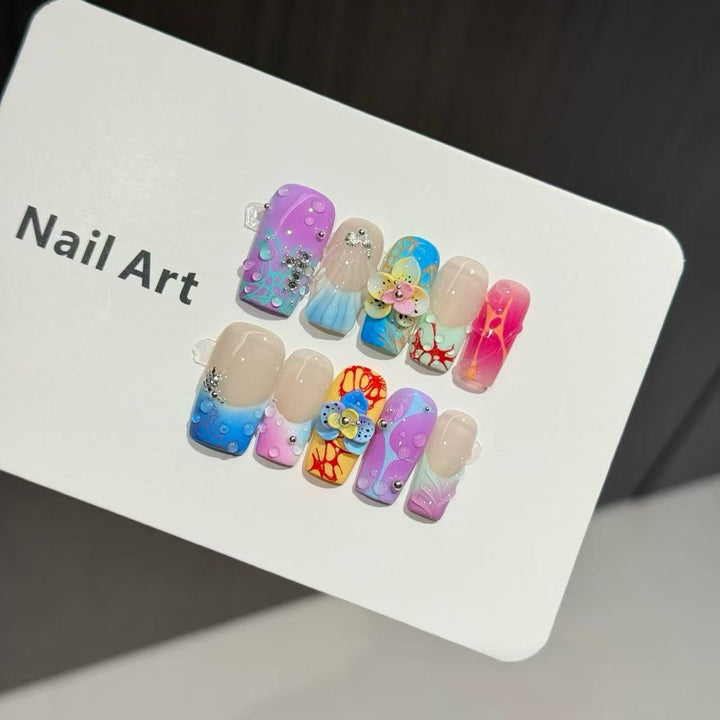 Künstlerisches blumenmotiviertes Press-On Nagelset