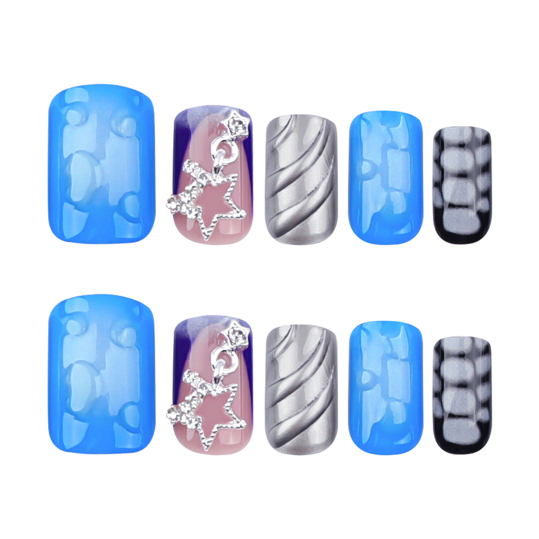 Kreative Nagelverlängerungen mit einzigartigem 3D-Design Karnz