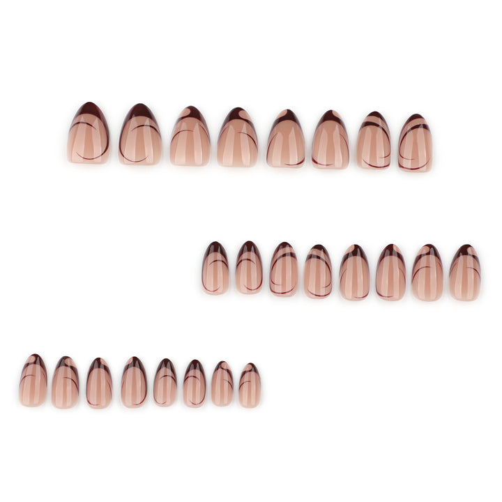 Elegante Nagelkunst mit filigranen Linien und Glitzerakzenten Karnz