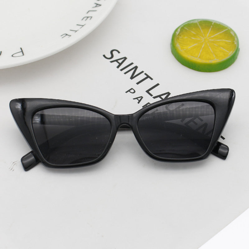 Damen Modische Cat-Eye Sonnenbrille mit hochwertiger Rahmenstruktur Karnz