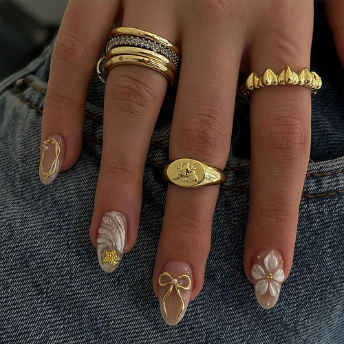 Künstlerisches Press-On Nagelkunst Set mit dekorativen Verzierungen Karnz