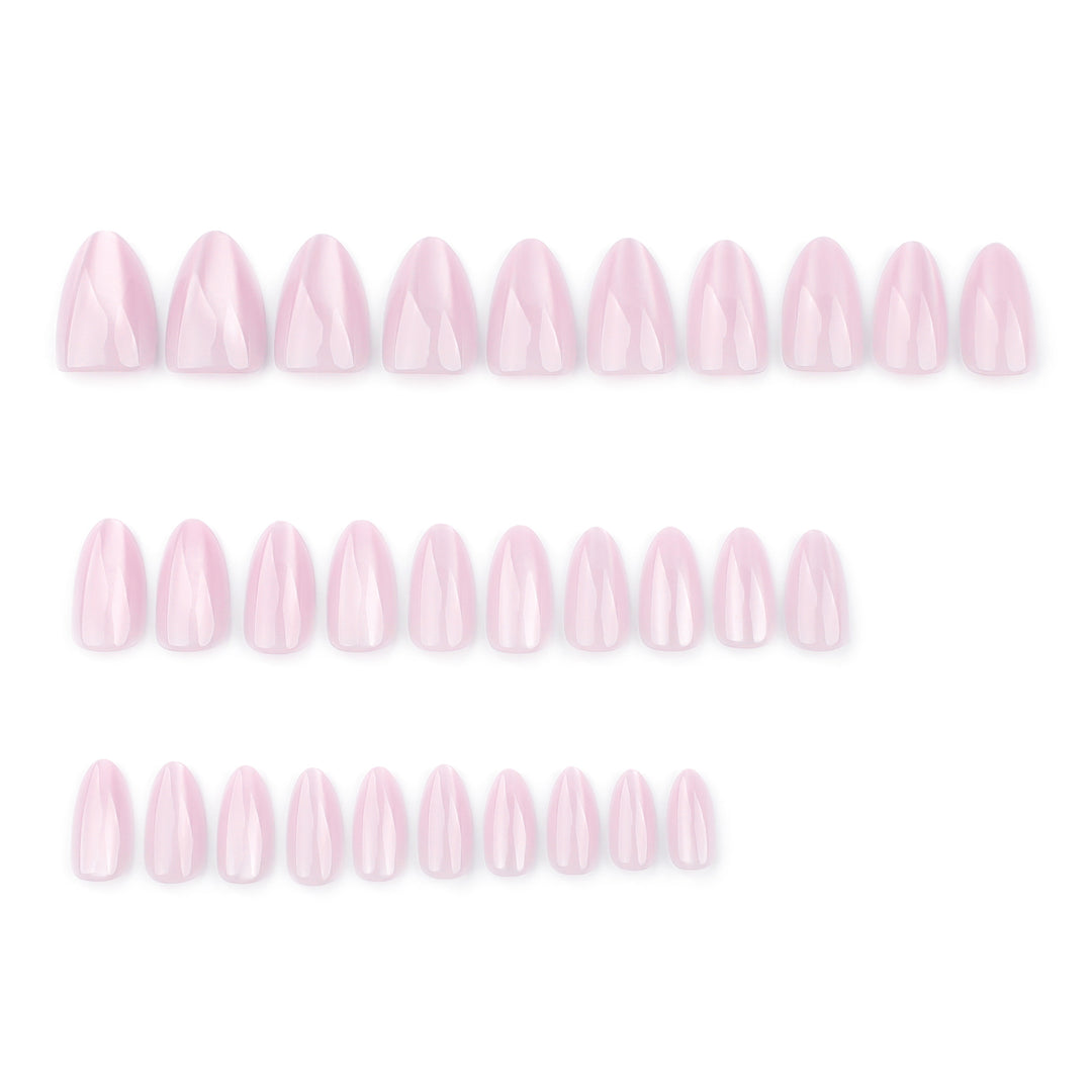 Kunstvolle Gel-Nägel mit elegantem Glamour-Finish Karnz