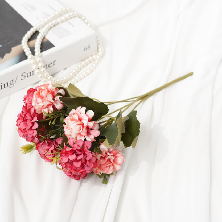 Dekorativer künstlicher Blumenstrauß