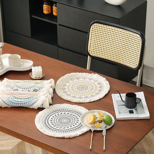Rundes gewebtes Tisch-Platzset mit Fransenrand und Mandala-Jacquard