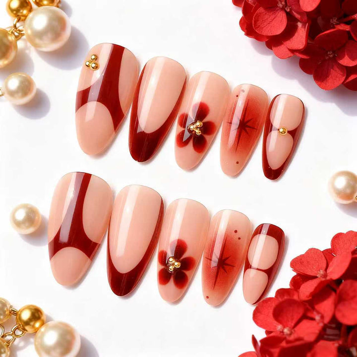 Künstlerisches Gel-Nagelkunst-Set mit eleganten goldenen Akzenten Karnz