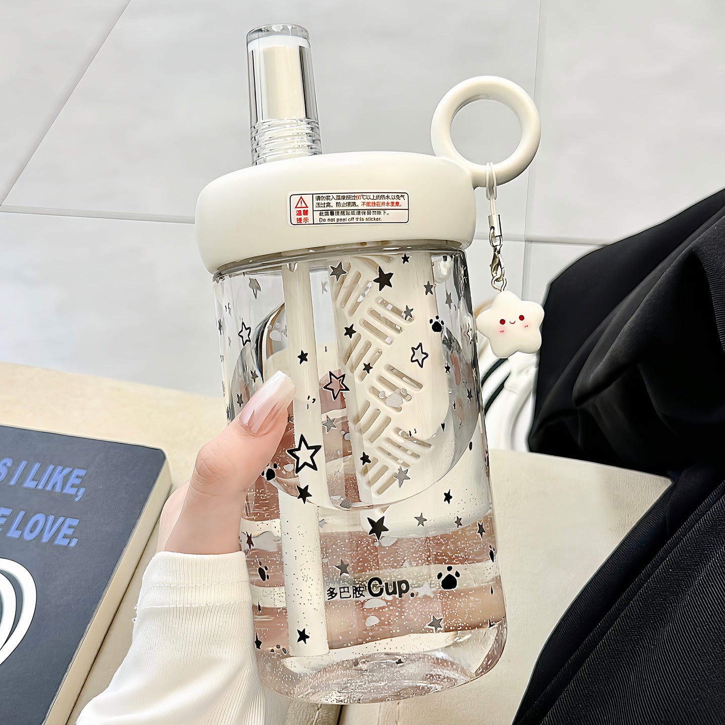 Damen Trinkflasche mit integriertem Fruchtfilter und charmantem Anhänger Karnz