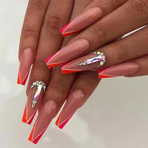 Kunstnagelspitzen mit Neonverzierung Karnz