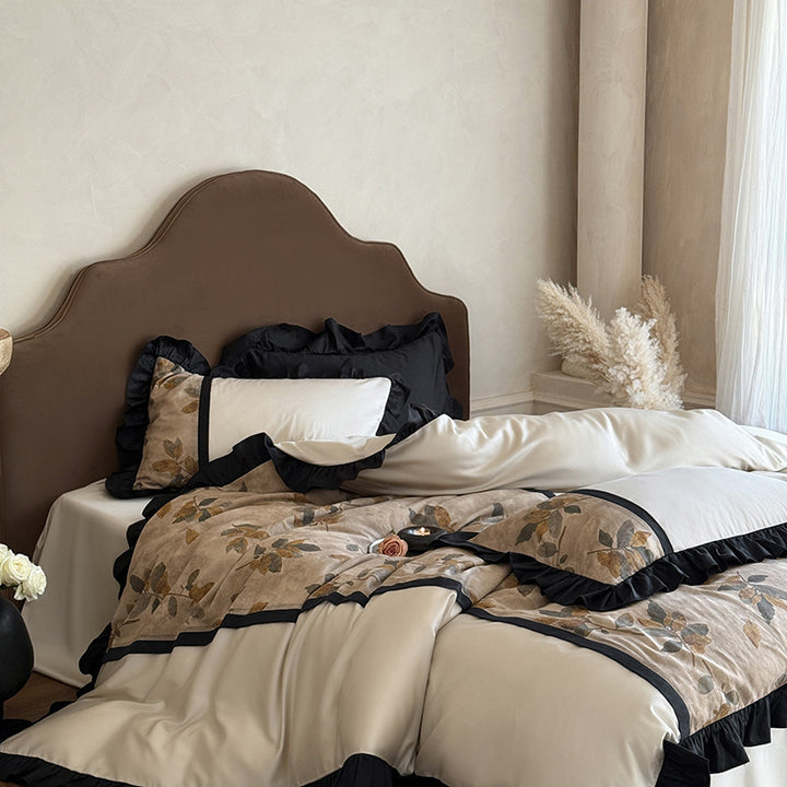 Premium Bettwäsche-Set aus feinem Satin mit botanischem Jacquard und dekorativem Volant Karnz