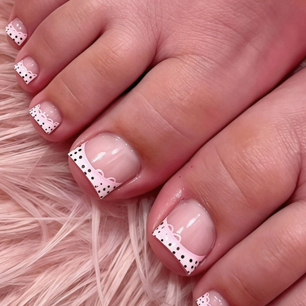 Niedliche dekorative Pediküre-Nagelkunst
