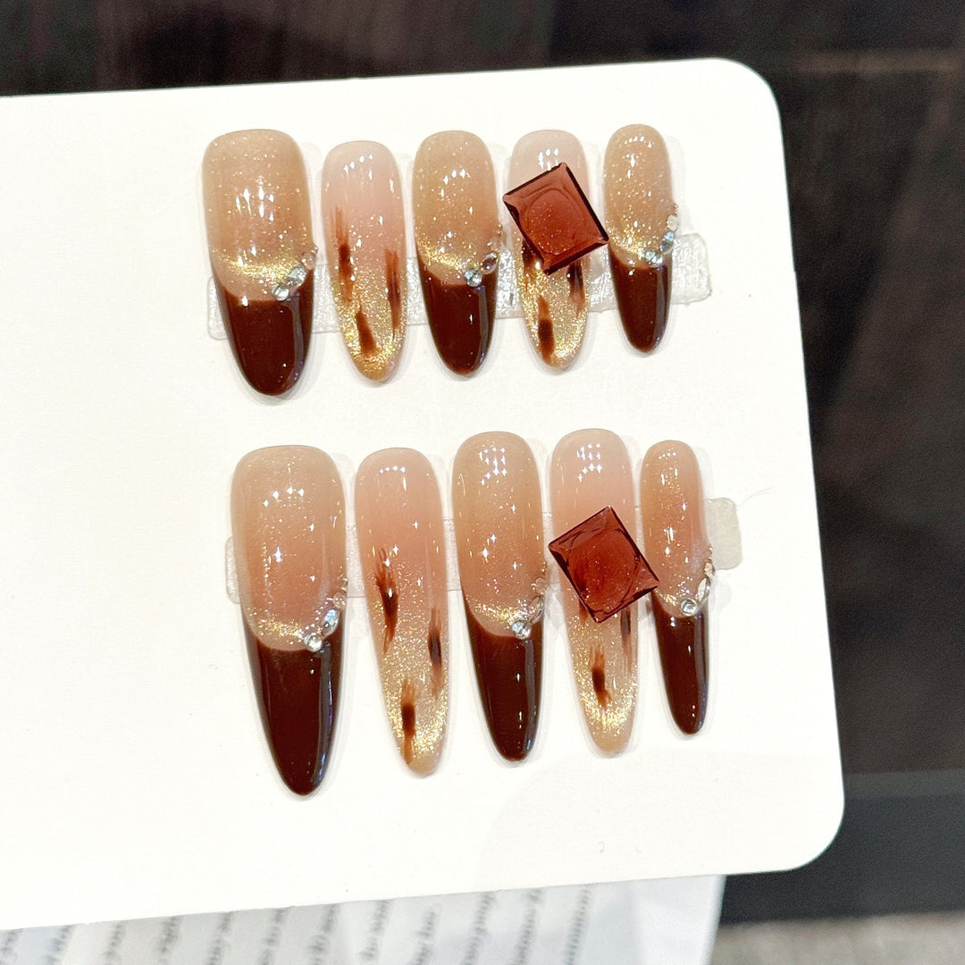 Luxuriöses Press-On Nagelkunst-Set mit glitzernden Akzenten