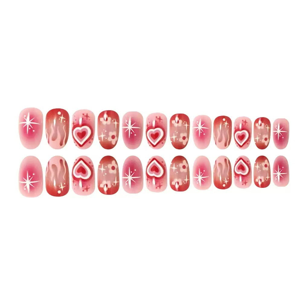 Kunstnagelset mit romantischen Herz-Design und glitzernden Akzenten Karnz