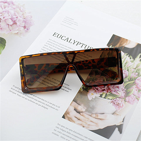 Damen Oversized Sonnenbrille im avantgardistischen Design Karnz