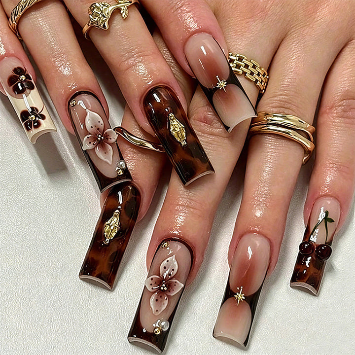 DIY Kunstnagelset mit floralen Designs Karnz
