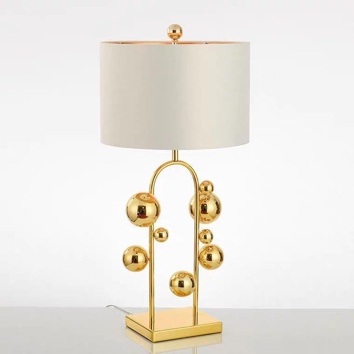 Moderne Skulpturale Tischlampe mit geometrischem Design