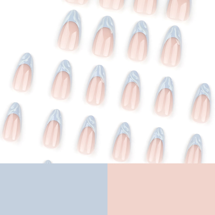 Elegante Nagelverlängerungen mit kreativem Wellendesign Karnz
