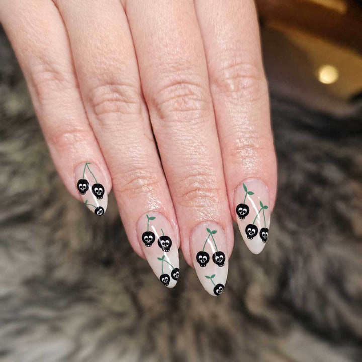 Edgy Skull Kirsche Nagelkunstset