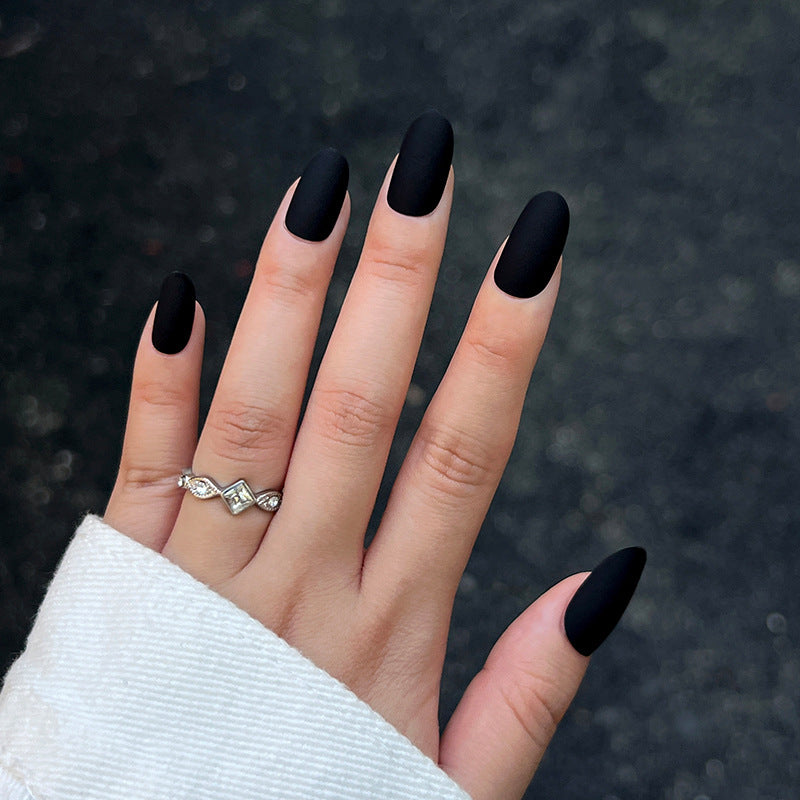 Künstliche Nagelverlängerungen im modernen Design Karnz