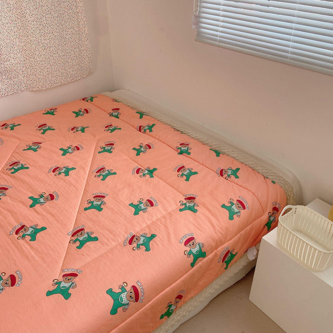 Kuschelige Baby-Steppdecke mit Minky-Fleecekante und niedlichem Hasen-Print