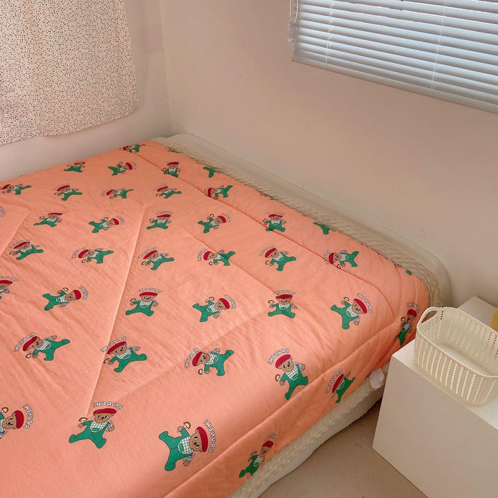 Kuschelige Baby-Steppdecke mit Minky-Fleecekante und niedlichem Hasen-Print