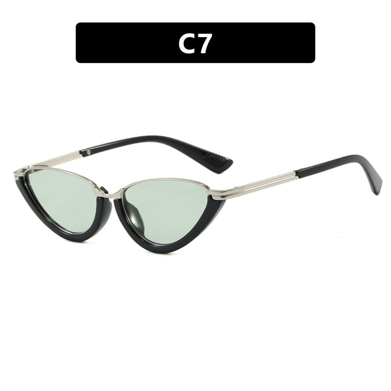 Damen futuristische Cat-Eye Sonnenbrille mit goldenen Akzenten Karnz