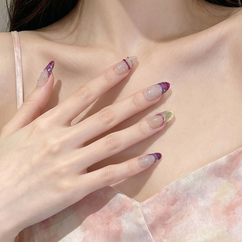 Künstlerisches Stiletto Press-On Nagelset mit Strassakzenten Karnz