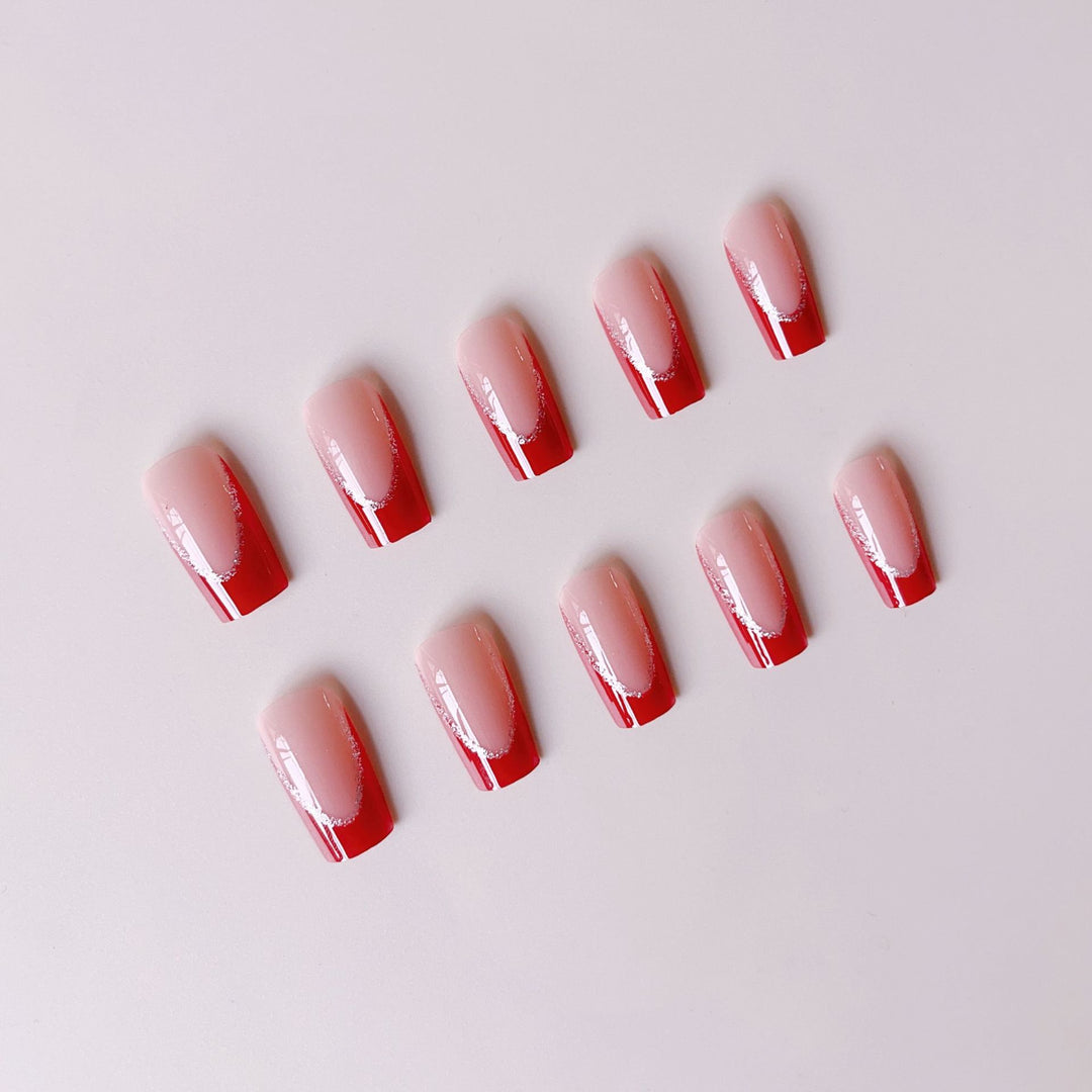 Kunstnagelset mit eleganten Design und glamourösen Akzenten Karnz