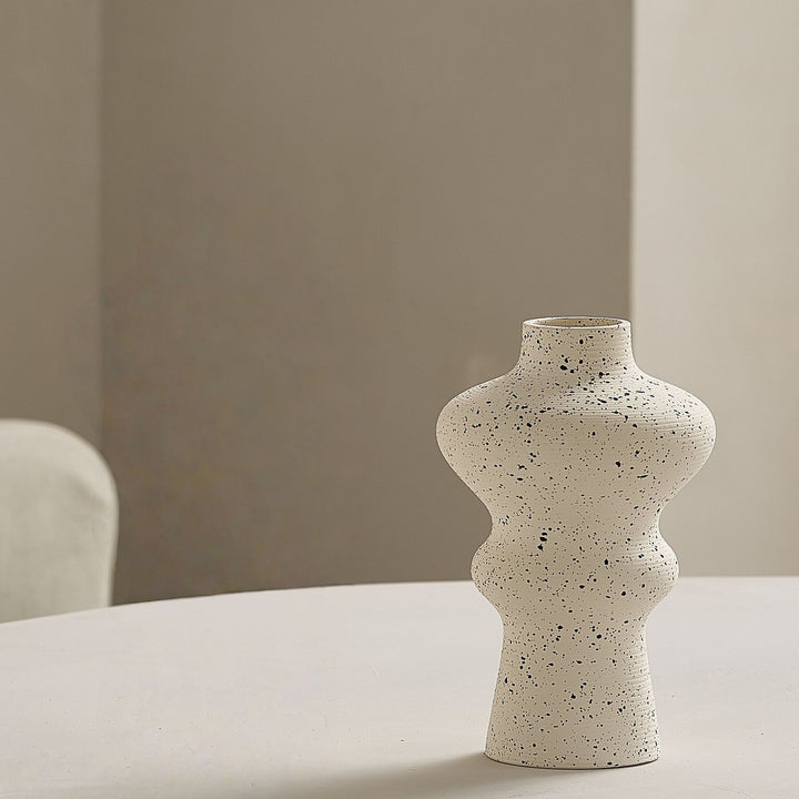 Elegante und Kunstvolle Keramikvase Karnz