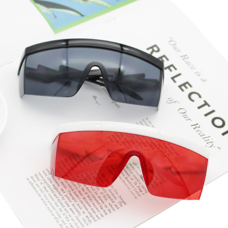 Damen Sicherheitsbrille im modernen Design Karnz
