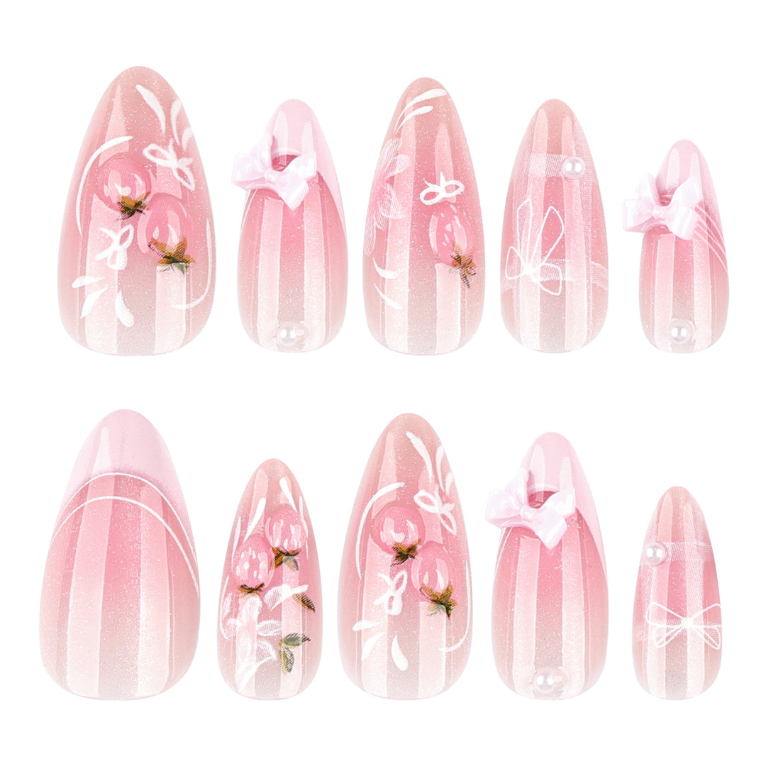 Kunstvolle Nagelverlängerungen mit floralem Design Karnz