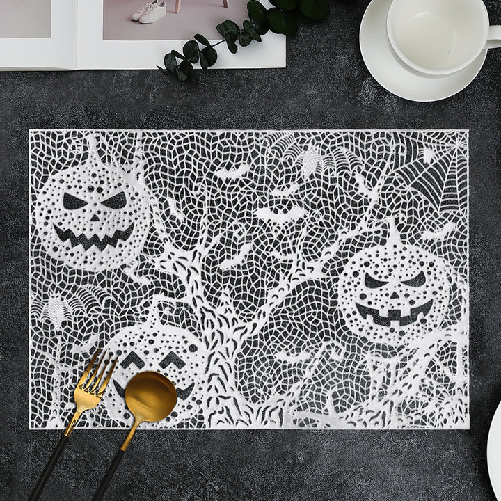 Halloween-Tischsets aus Kunststoff mit filigranem Kürbis- und Spinnennetz-Motiv