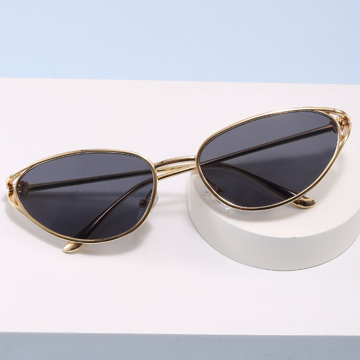 Trendige Cat-Eye Sonnenbrille mit Metallic Rahmen Karnz