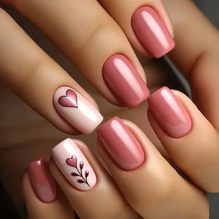 Herz-verzierte Nagelkunst-Design Karnz