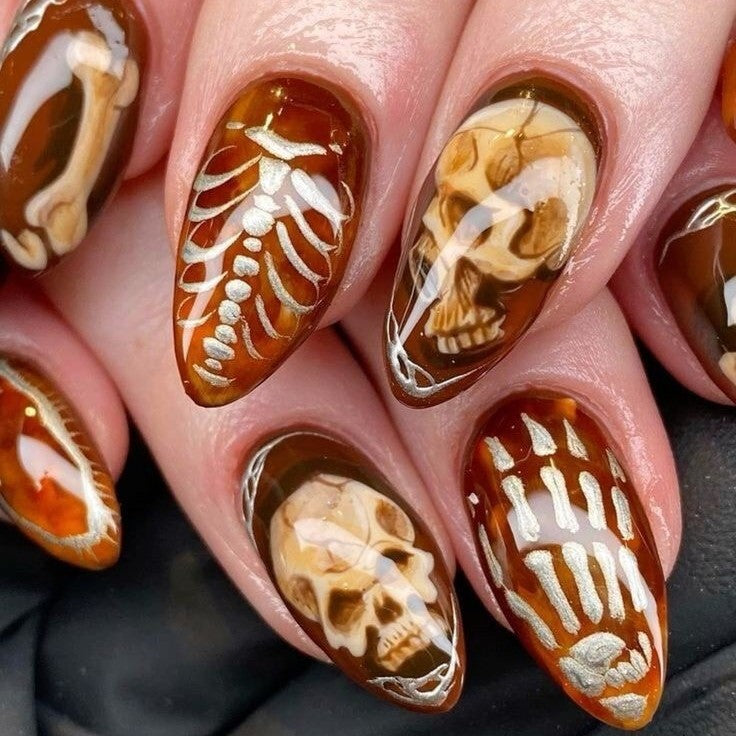 Künstlerische Nagelkunst