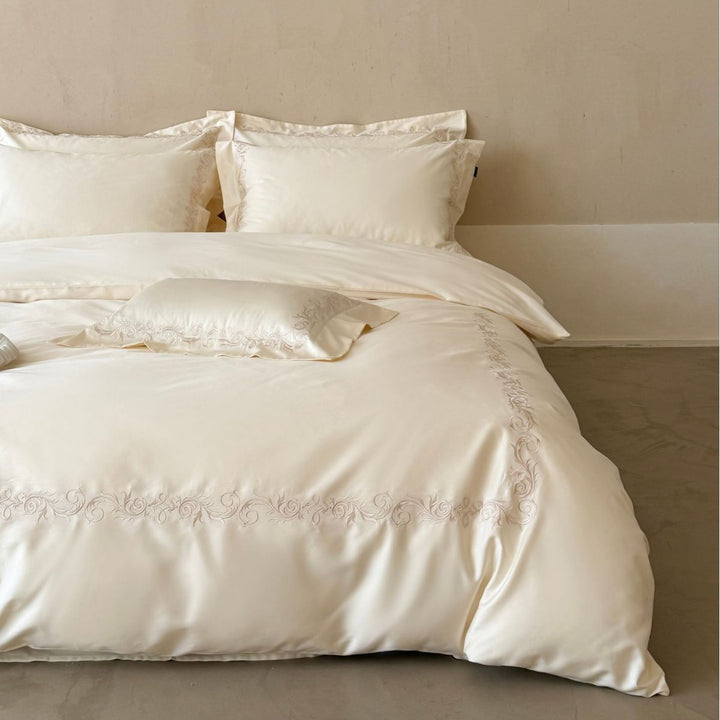 Elegantes Satin-Bettwäscheset mit barocker Ton-in-Ton-Stickerei