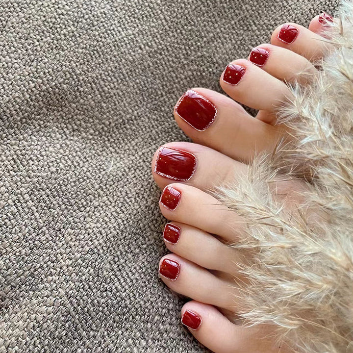 Kunstvolle Fußnagelkunst mit Strass- und Glitzerelementen Karnz