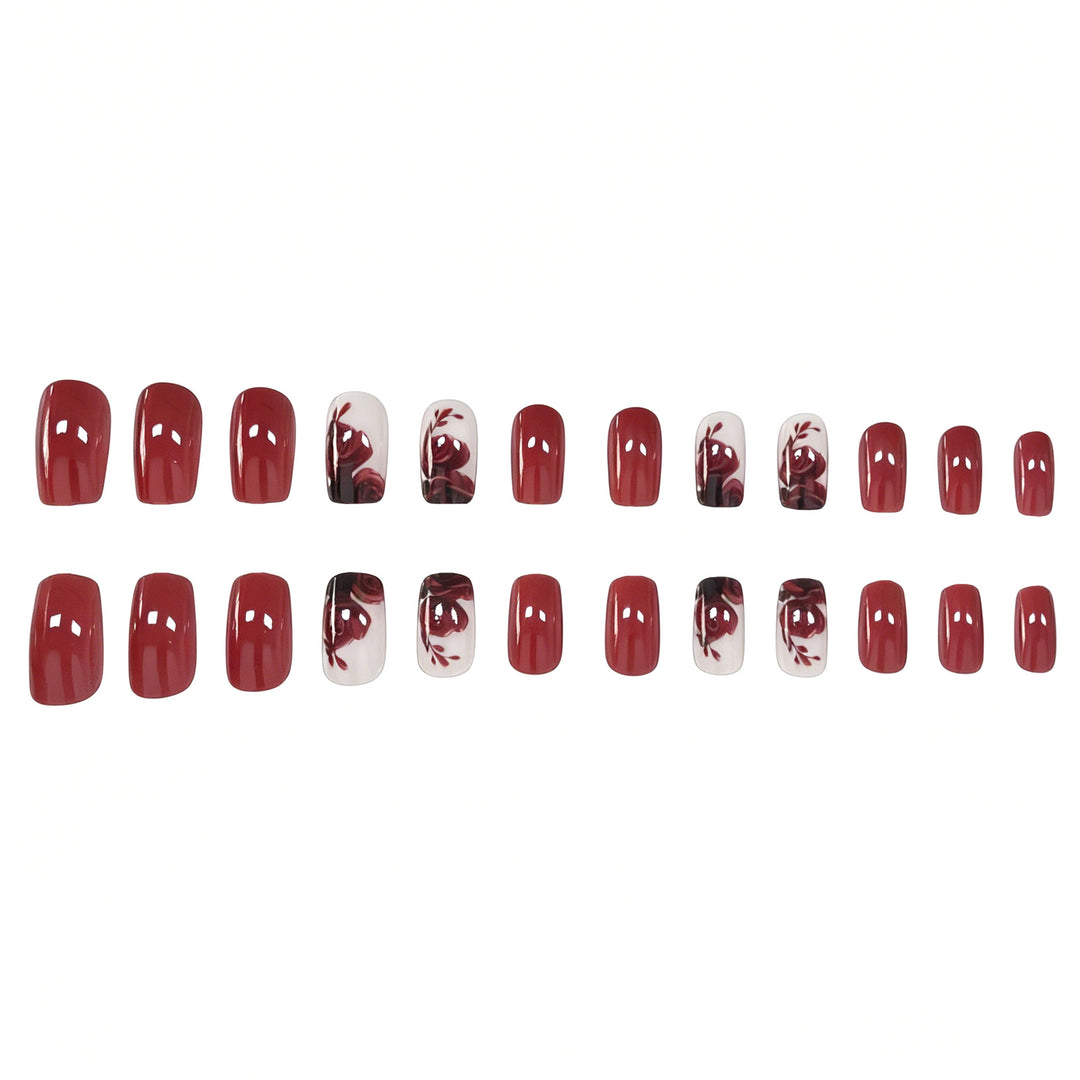 Detailliertes florales Nagelkunst-Set Karnz