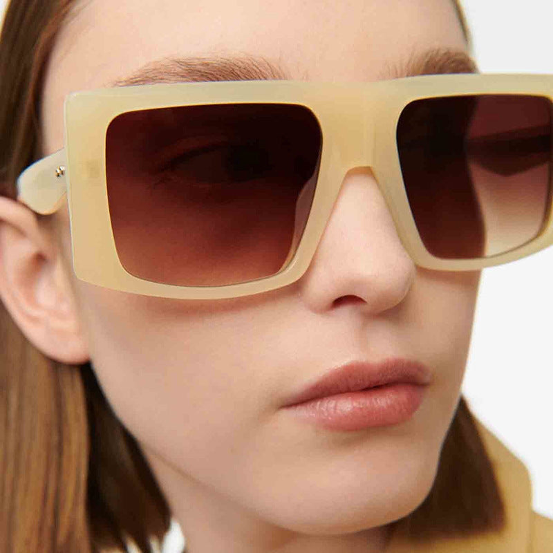 Damen quadratische Sonnenbrille mit robustem Kunststoffrahmen und schützendem UV-Filter Karnz