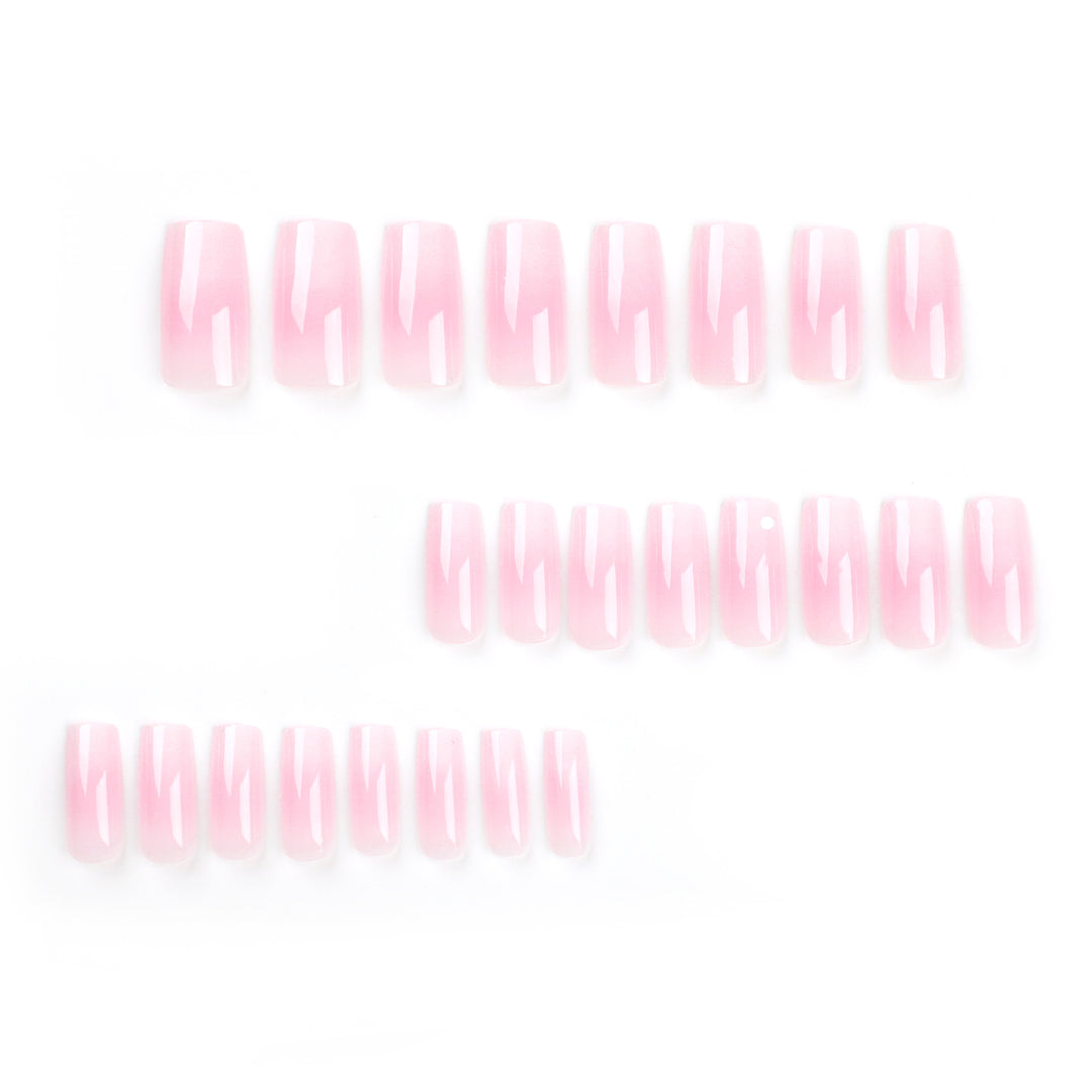 Kunstvolle Nagelverlängerungen mit elegantem Ombre-Finish Karnz
