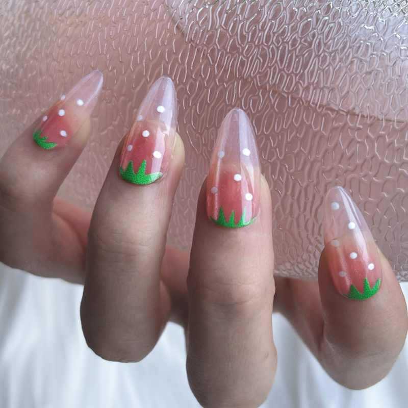 Erdbeer-inspiriertes künstlerisches Press-On-Nagelset Karnz