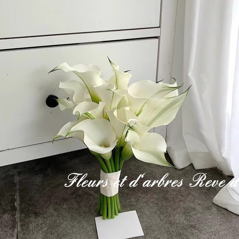 Eleganter Calla-Lilienstrauß