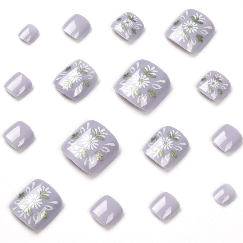 Kunstvolle Fußnagelgestaltung mit elegantem floralem Design Karnz