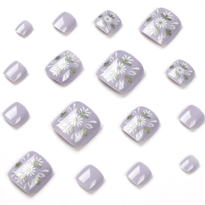 Kunstvolle Fußnagelgestaltung mit elegantem floralem Design Karnz