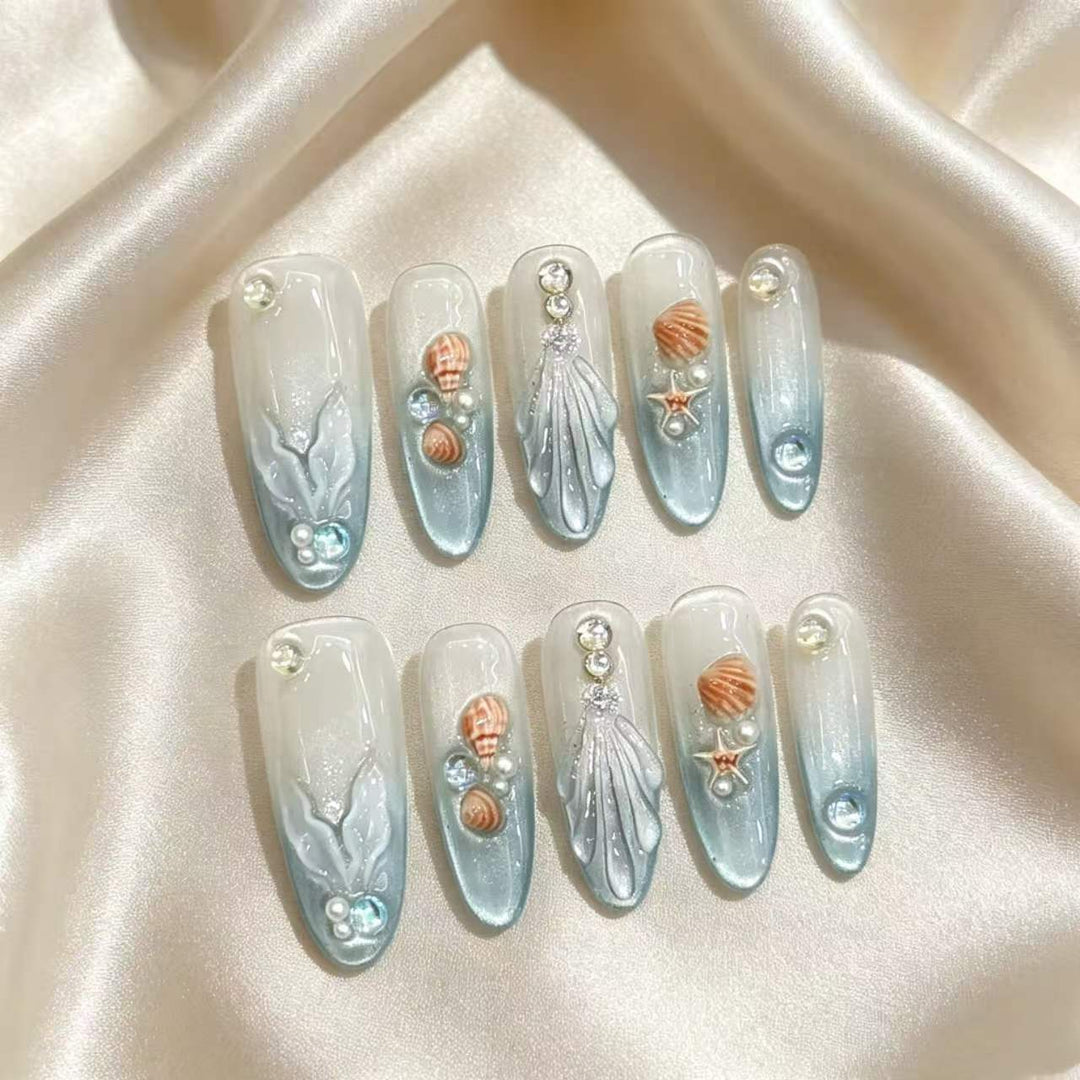 Dekorative Meer-inspirierte Press-On Nagelkunst
